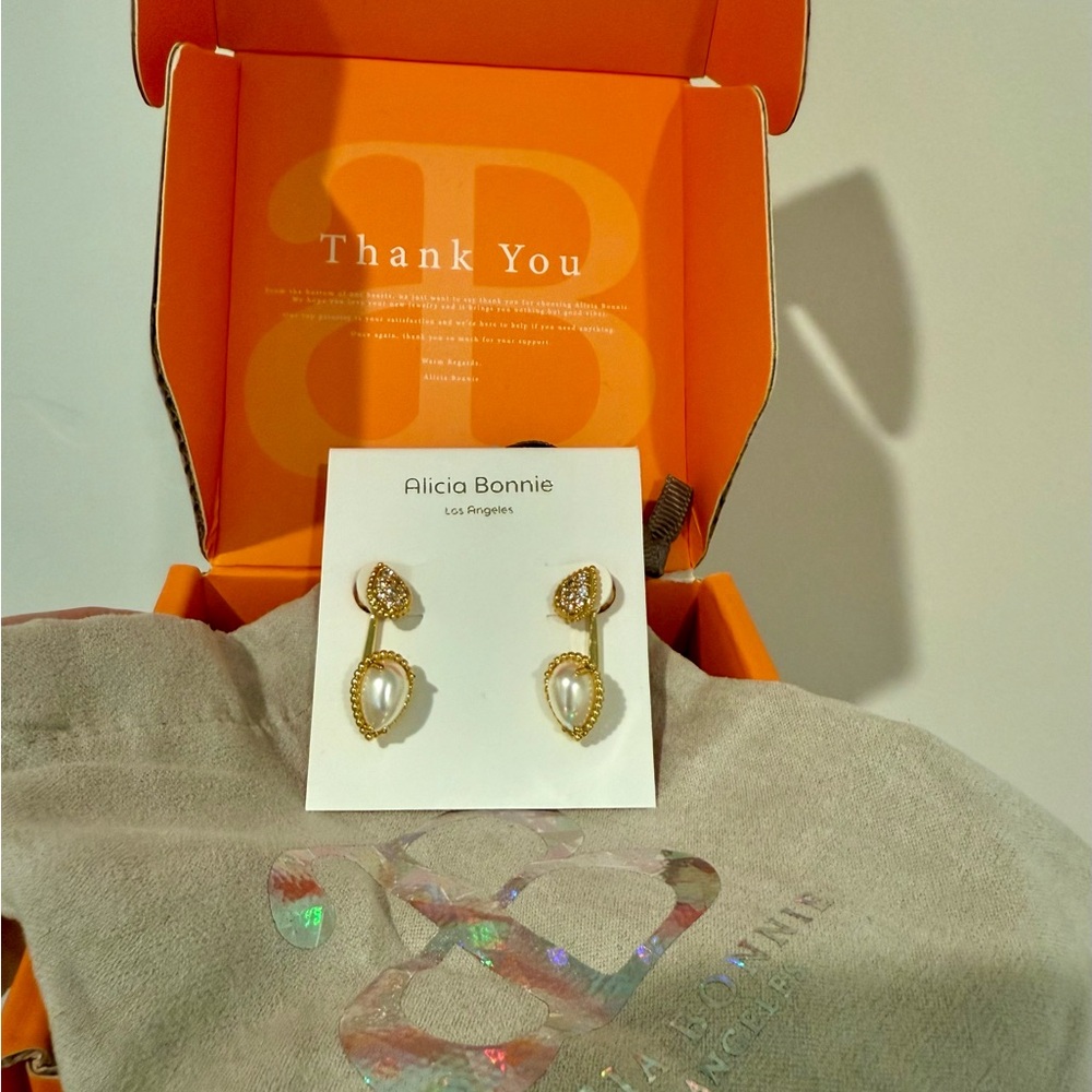 Alicia Bonnie Gold Rhinestone Pearl Drop Earrings $68 RV NWT